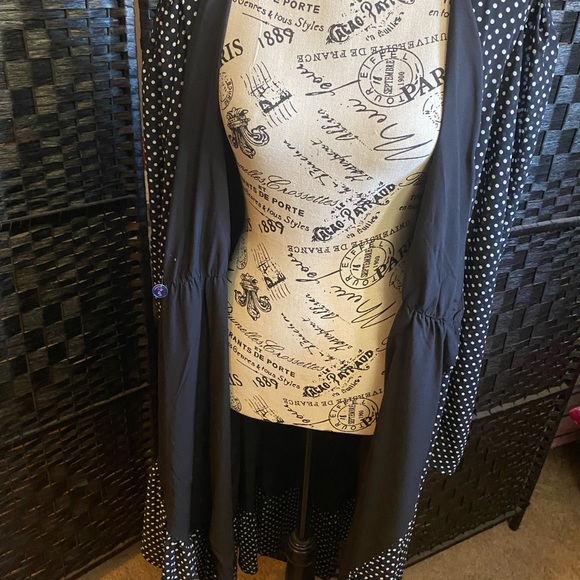 Wrap dress. Accessories NOT included. - Picture 5 of 7